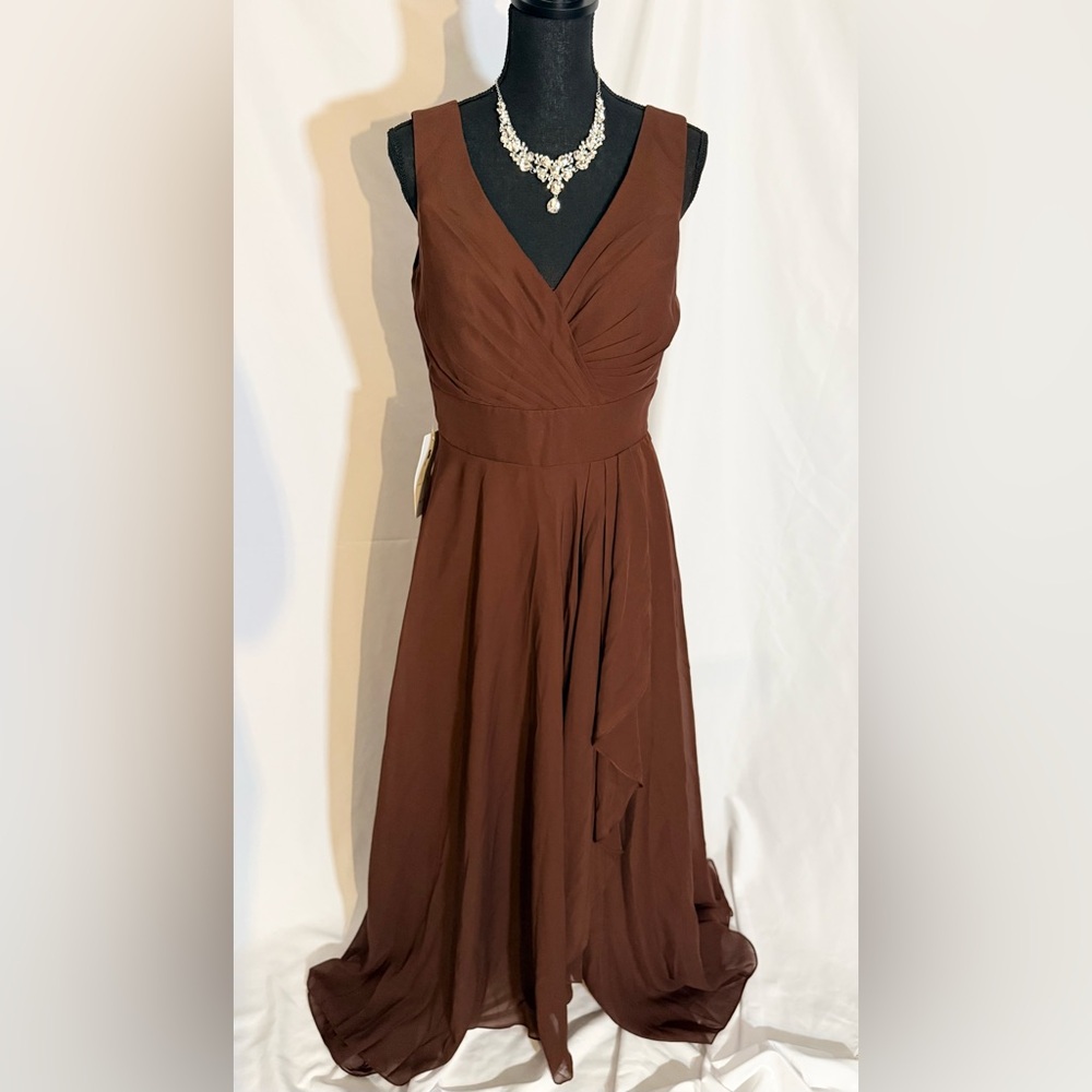 #31 Elegant Brown Dress - Picture 2 of 3